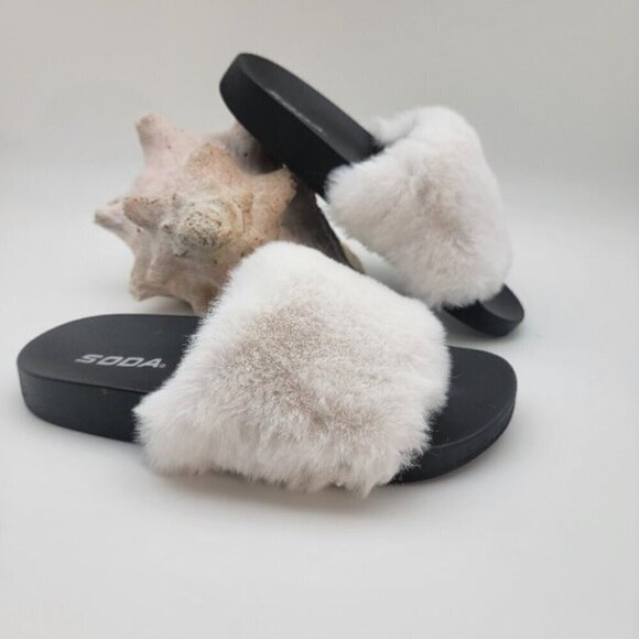 Women's Cream/Black Faux Fur Slipper Fuzzy Fluffy Slip On Slide Sandal Size 11 - Picture 2 of 5